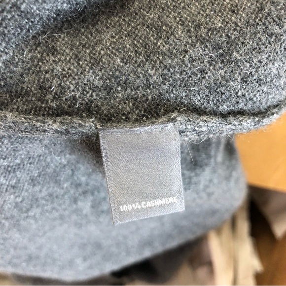 Neiman Marcus 100% Cashmere Sweater - Picture 7 of 7